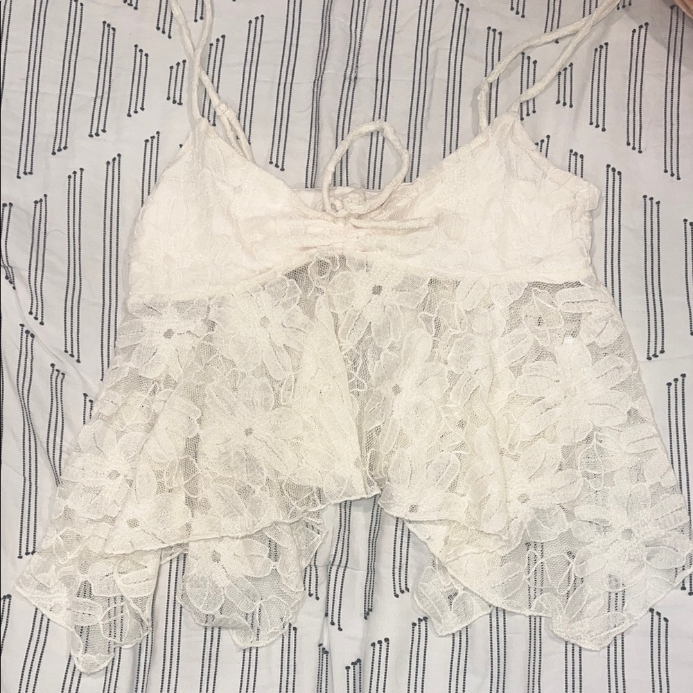 UO Kimchi Blue White Floral Lace Peplum Cami Top